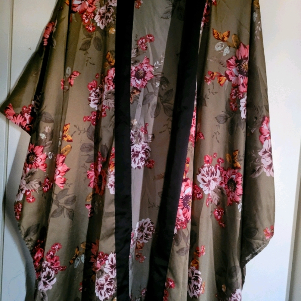 Silky Sexy Robe Kimono Torrid One Size